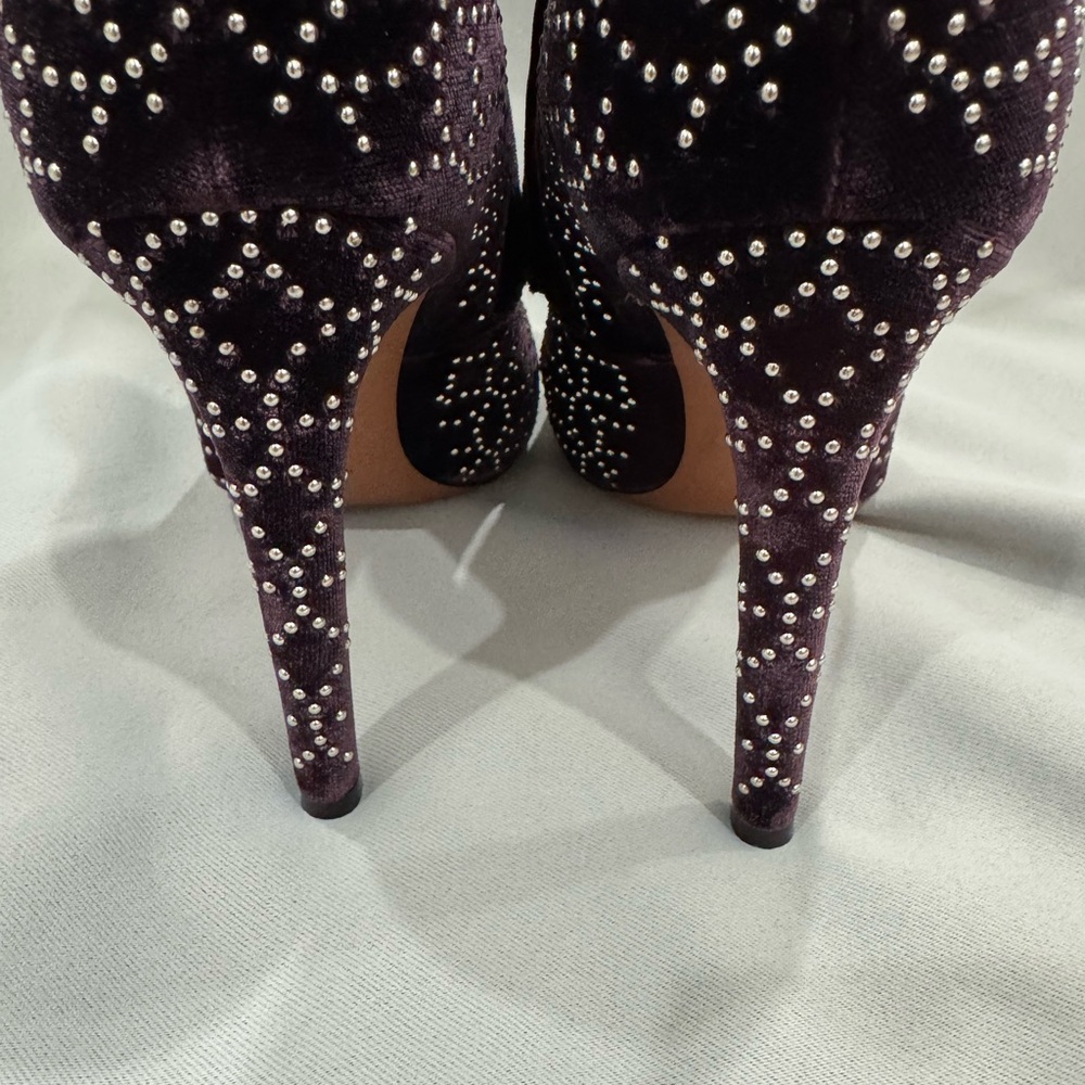 🔥 RARE COLLECTOR’S FIND — Alaïa “Azzedine” Deep Wine Velvet Studded Booties (39) - Picture 3 of 15